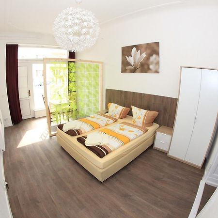 Schlafraum Apartment Berlin Bagian luar foto