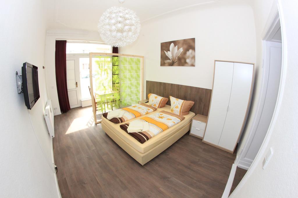 Schlafraum Apartment Berlin Bagian luar foto